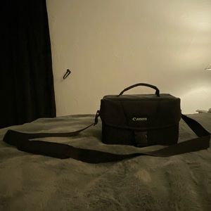 Canon EOS Rebel T6 Camera, Camera Bag, & Plug In Charger/ Battery